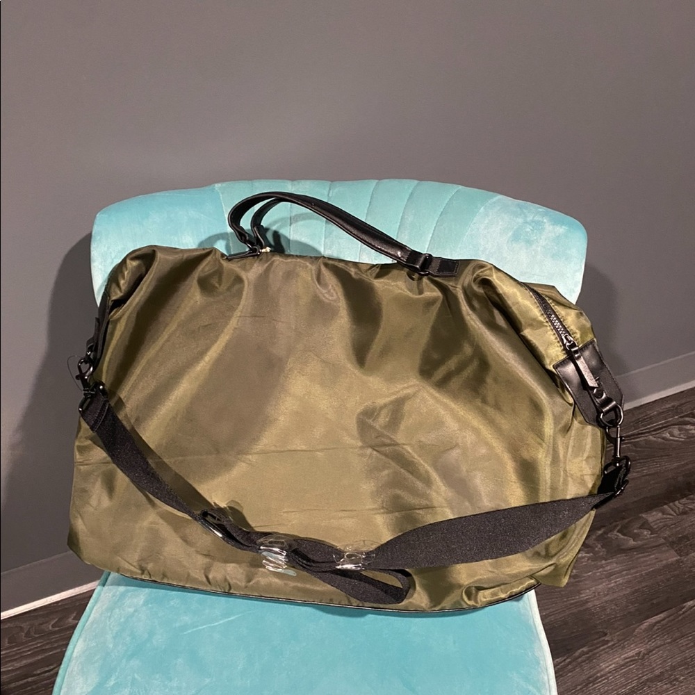 Green tote bag